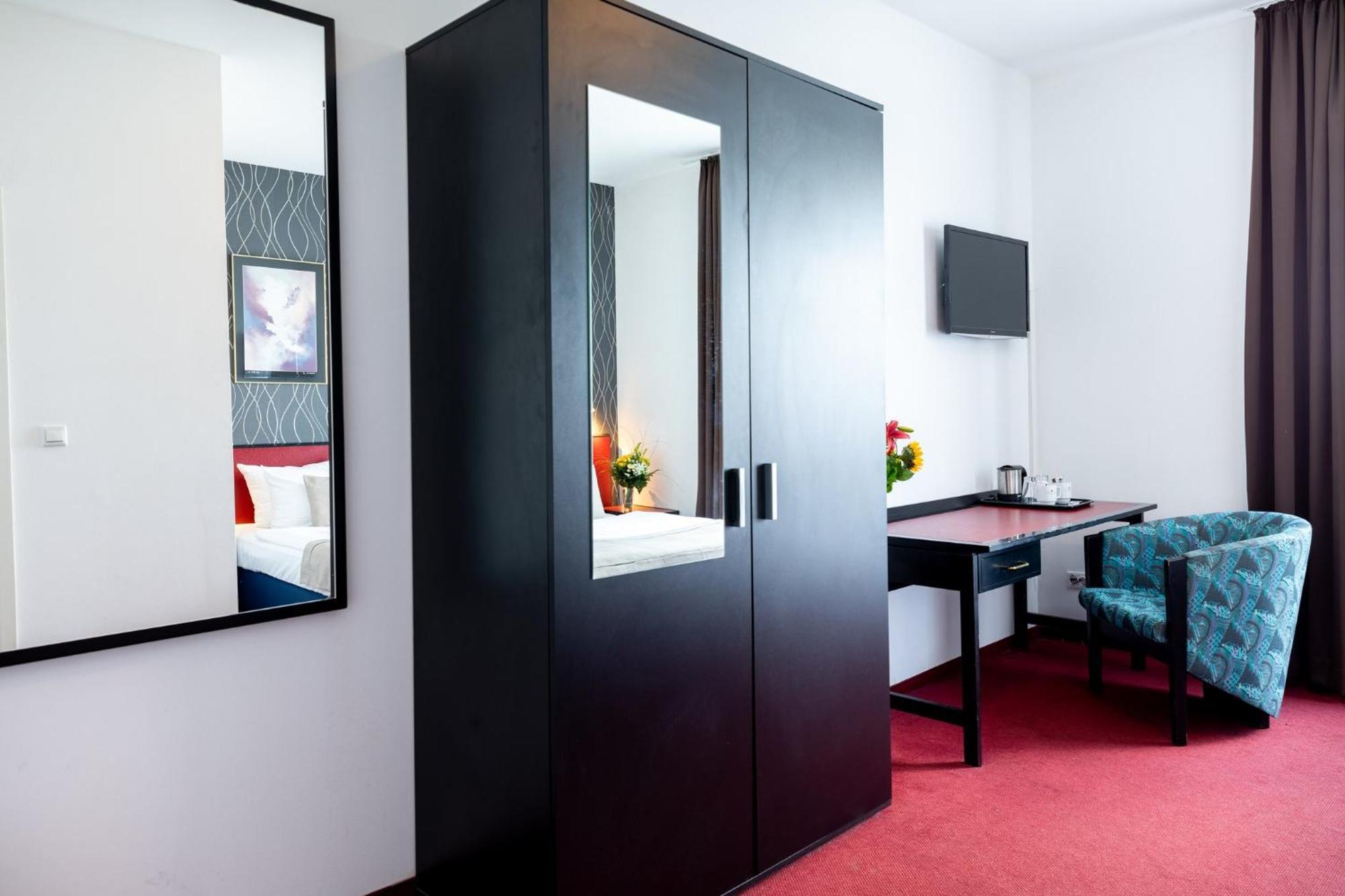 Hotel Novum Aviva Neue Messe 4*